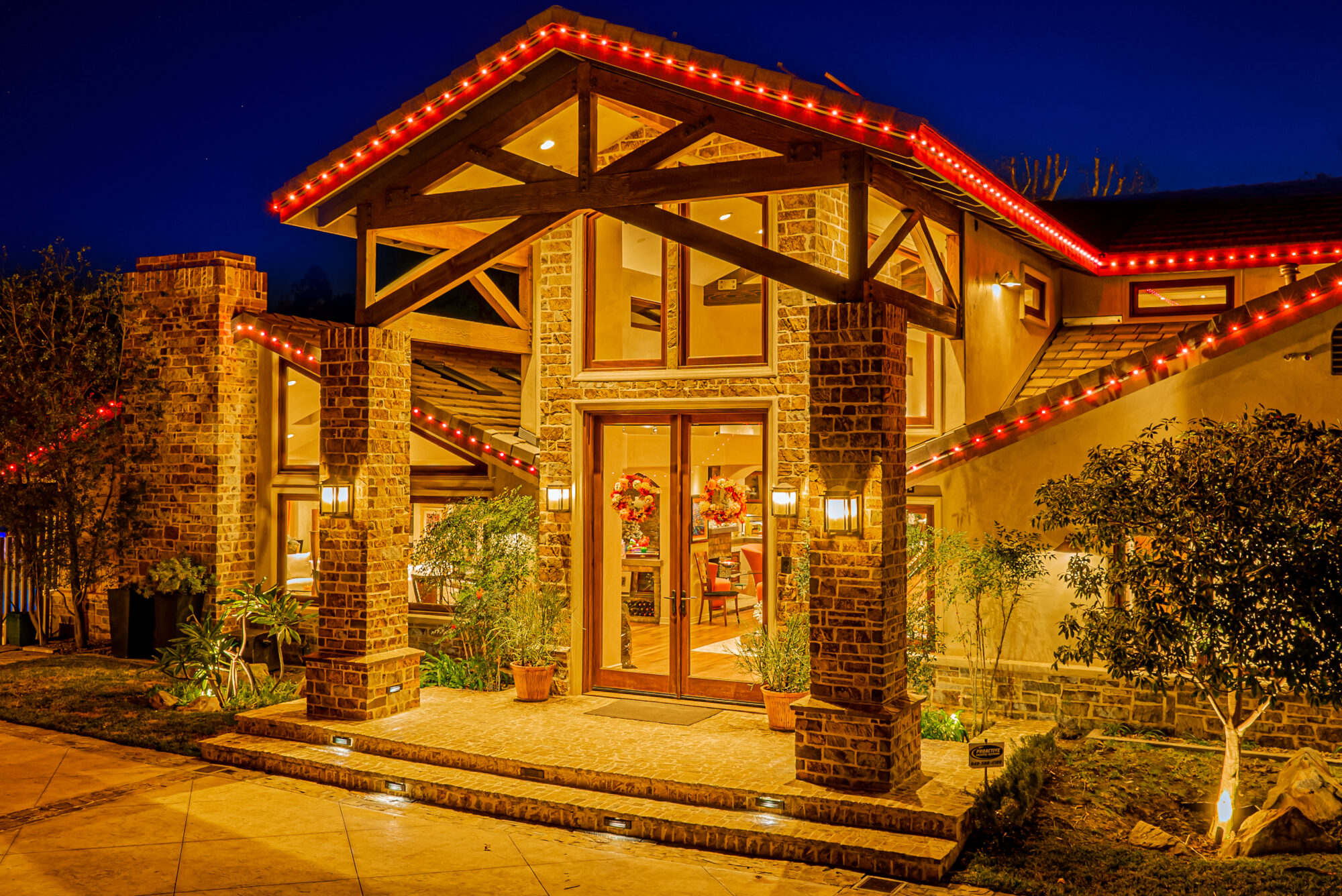 10 Outdoor Christmas Lighting Ideas to Brighten Your Home This Holiday Season