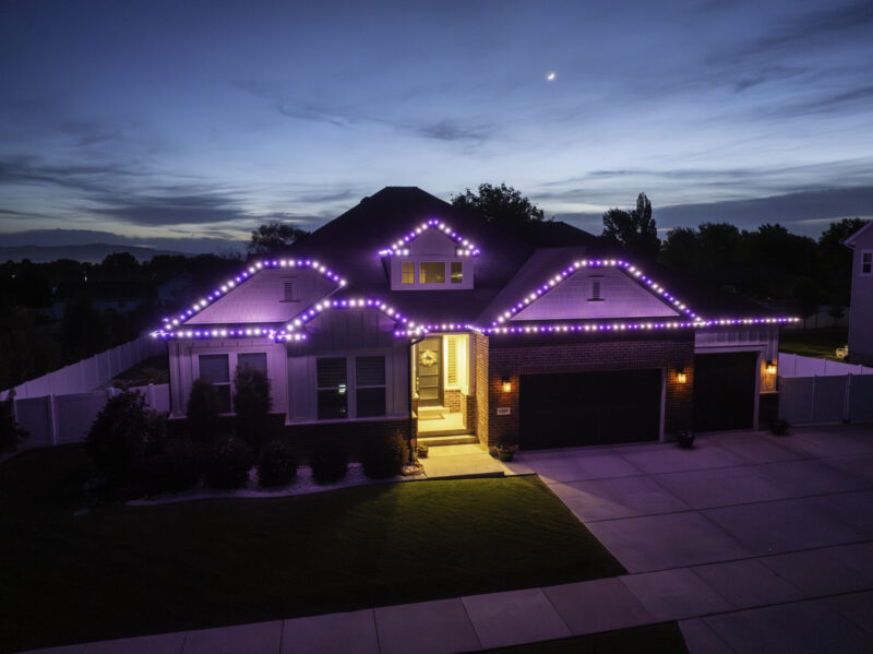 When Should You Invest In Permanent Christmas Lights?